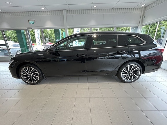 Skoda Superb 2 of 5
