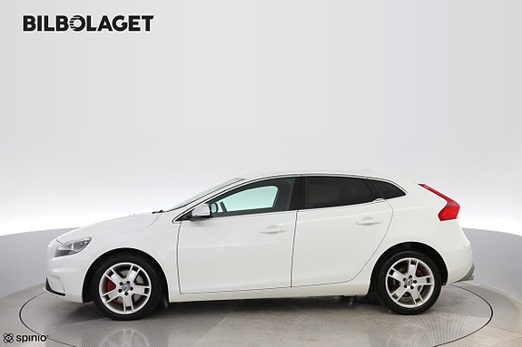Volvo V40 2 of 5