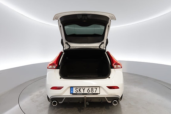 Volvo V40 15 of 16