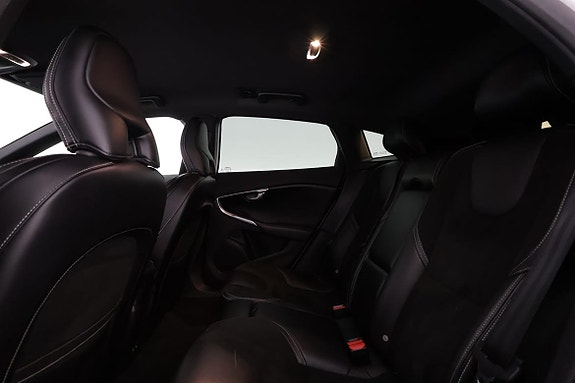 Volvo V40 10 of 16