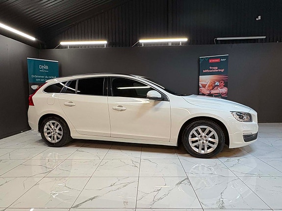 Volvo V60 2 of 13