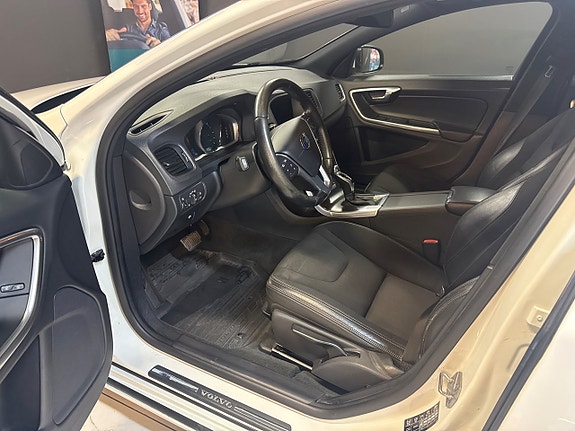 Volvo V60 8 of 13