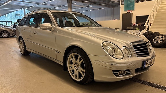 Mercedes-Benz E200 2 of 5
