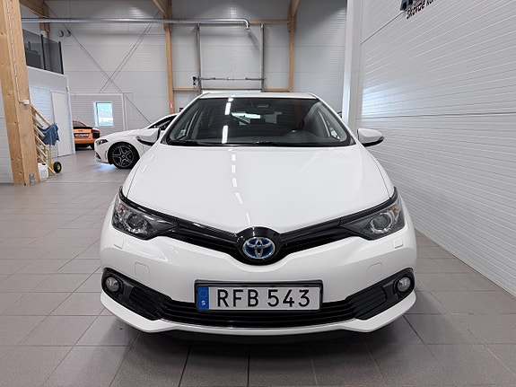 Toyota Auris 2 of 18