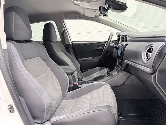 Toyota Auris 17 of 18