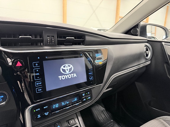 Toyota Auris 11 of 18