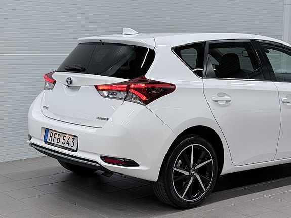 Toyota Auris 7 of 18