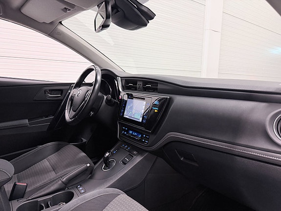 Toyota Auris 16 of 18