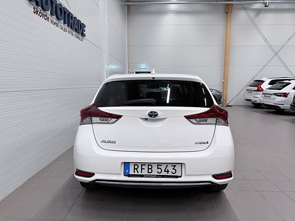 Toyota Auris 8 of 18