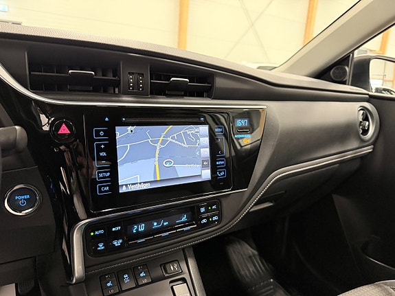 Toyota Auris 13 of 18
