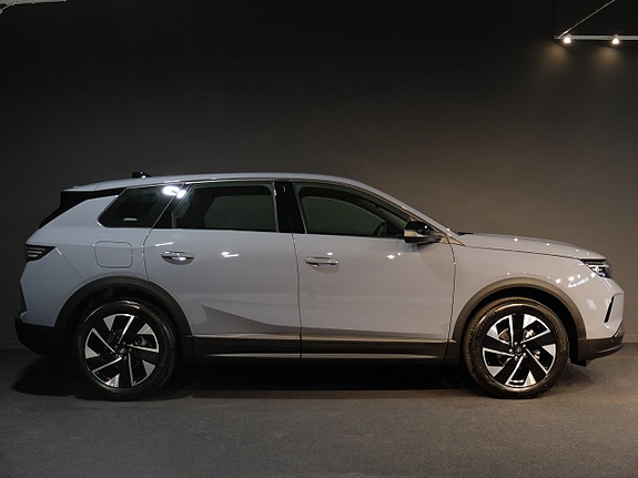 Opel Grandland 2 of 5