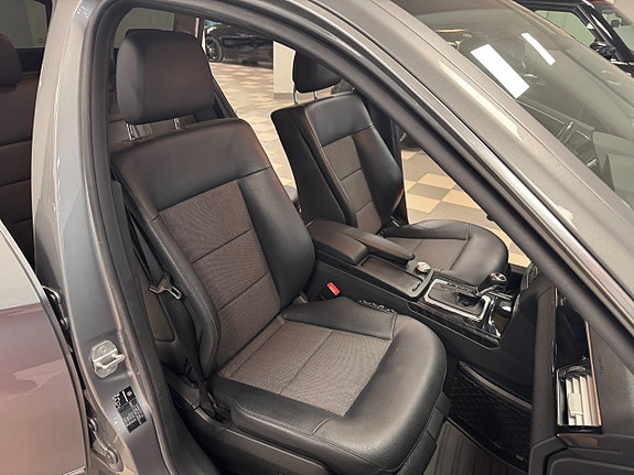 Mercedes-Benz E200 13 of 15