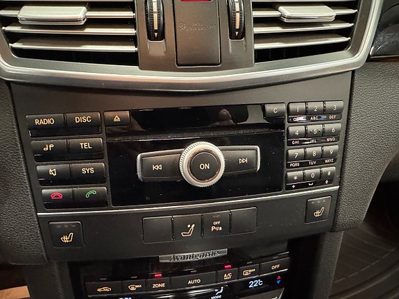 Mercedes-Benz E200 15 of 15