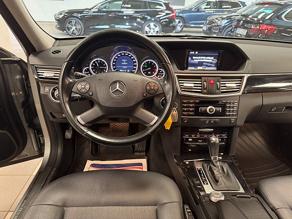 Mercedes-Benz E200 8 of 15
