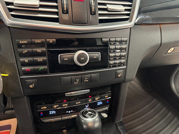 Mercedes-Benz E200 9 of 15