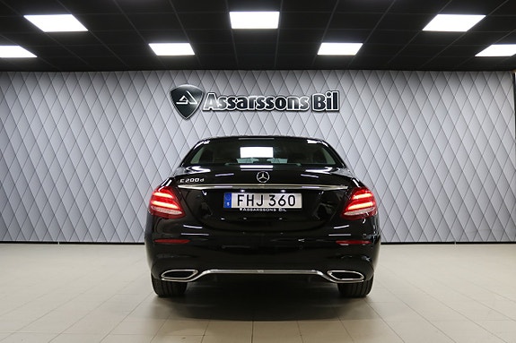 Mercedes-Benz E200 d 3 of 5