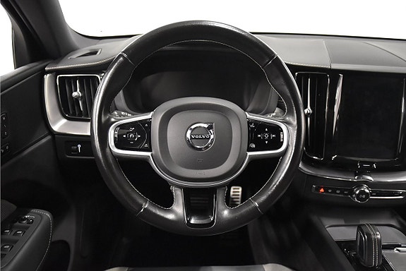Volvo XC60 2 of 25