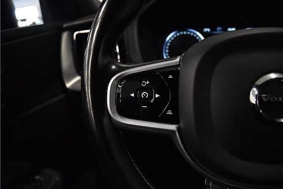 Volvo XC60 11 of 25