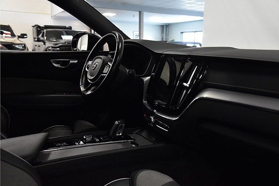 Volvo XC60 8 of 25