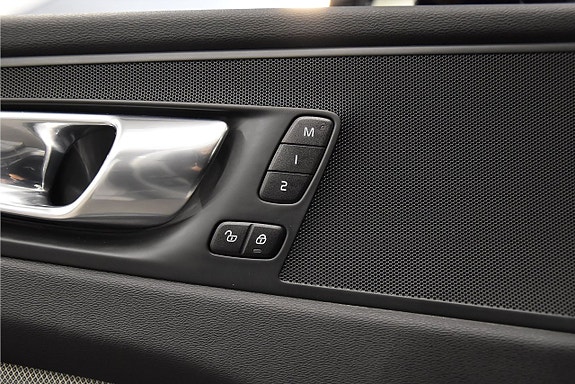 Volvo XC60 15 of 25