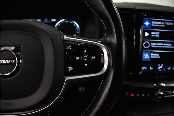 Volvo XC60 12 of 25