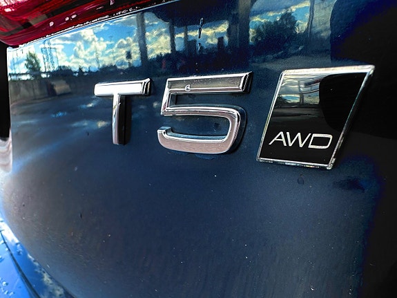 Volvo V90 Cross Country 2 of 5