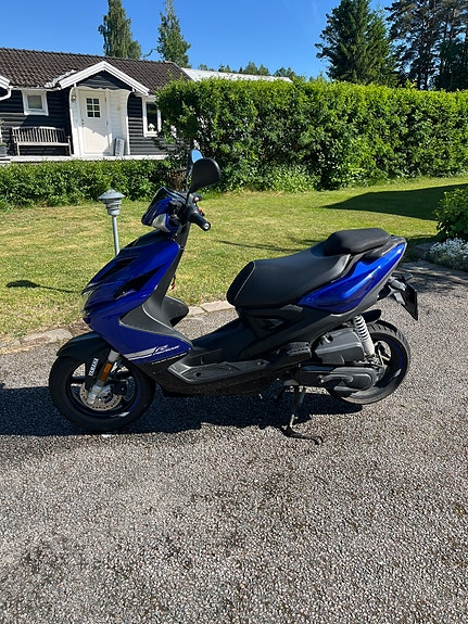 Yamaha Aerox 2 of 4