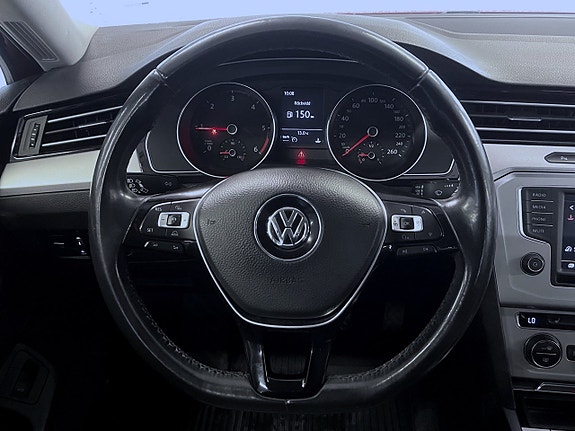 Volkswagen Passat 9 of 16