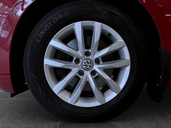 Volkswagen Passat 16 of 16