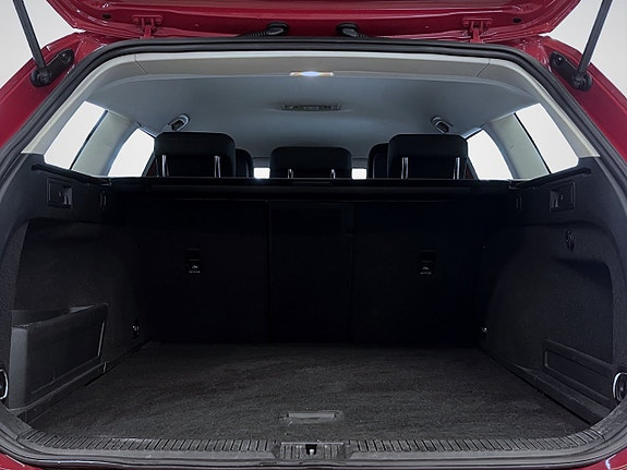 Volkswagen Passat 14 of 16