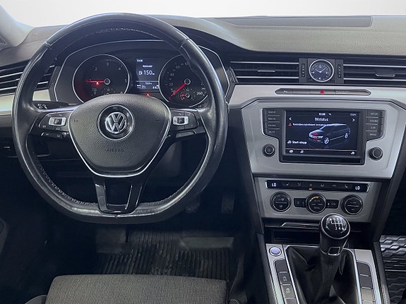 Volkswagen Passat 8 of 16