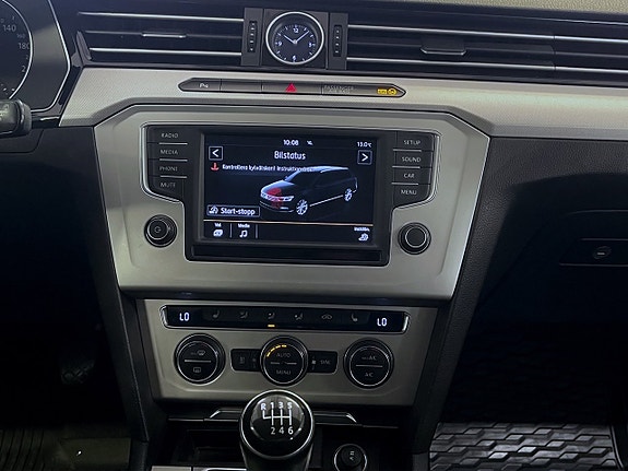Volkswagen Passat 10 of 16