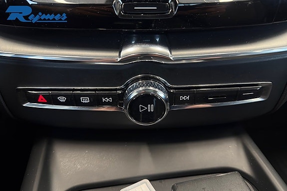 Volvo XC60 14 of 27
