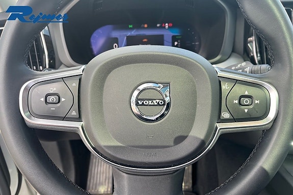 Volvo XC60 10 of 27