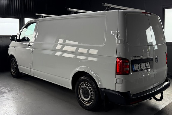 Volkswagen Transporter 3 of 5