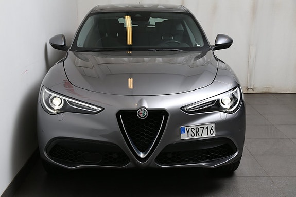 Alfa Romeo Stelvio 5 of 5