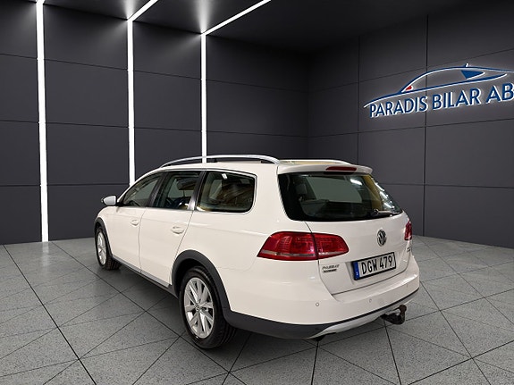 Volkswagen Passat Alltrack 3 of 5