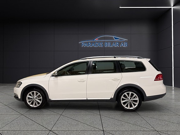 Volkswagen Passat Alltrack 2 of 5