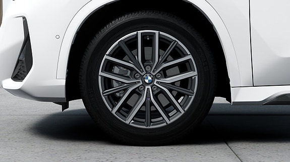 BMW iX1 7 of 13