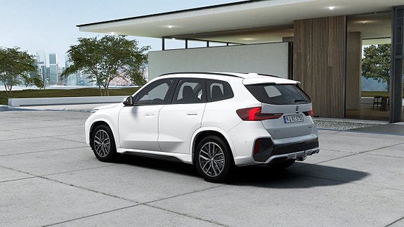 BMW iX1 2 of 13