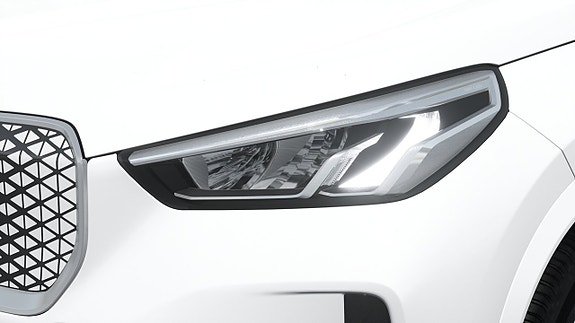 BMW iX1 6 of 13