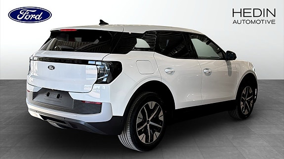 Ford Explorer 2 of 10