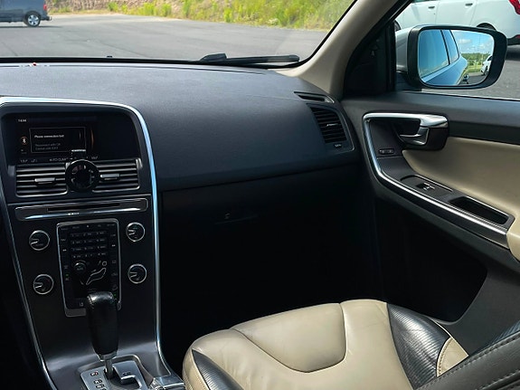 Volvo XC60 13 of 20