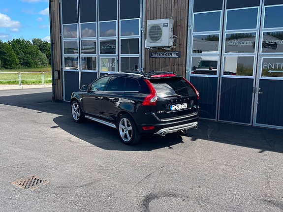 Volvo XC60 2 of 20