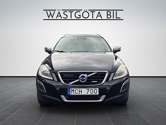 Volvo XC60 2 of 15