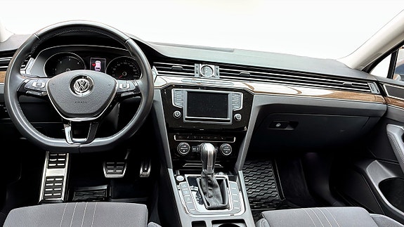 Volkswagen Passat Alltrack 10 of 12