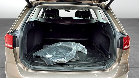 Volkswagen Passat Alltrack 12 of 12