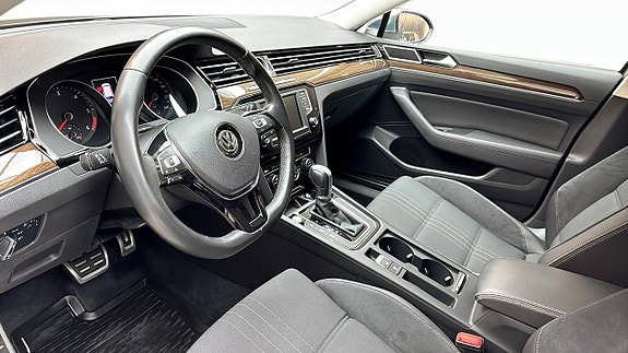Volkswagen Passat Alltrack 7 of 12
