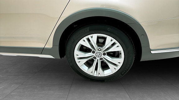 Volkswagen Passat Alltrack 6 of 12