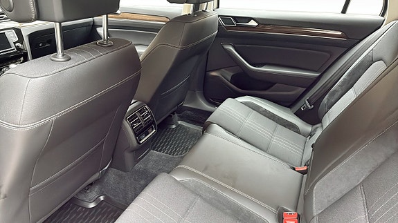 Volkswagen Passat Alltrack 11 of 12